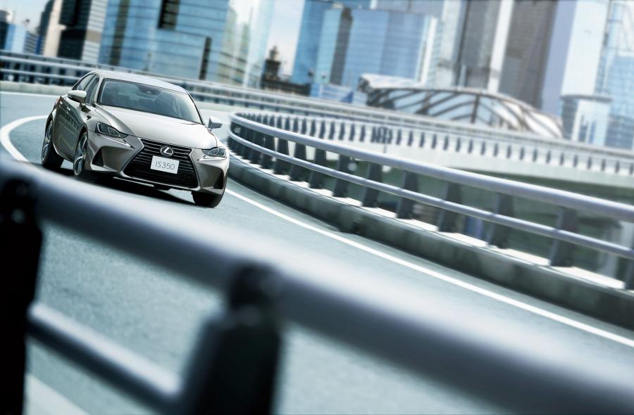  Lexus IS350 2016 года  (JP) (фото 2 из 4)